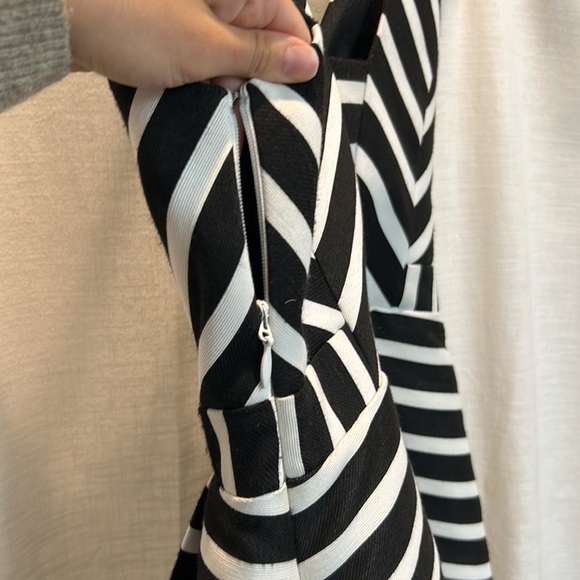 🌼 Black and white pleaded dress size S - Picture 4 of 4